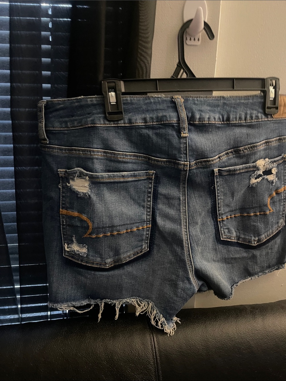 American Eagle Distressed Blue Denim Shorts HR Shortie Sz 16 NWT Super Stretch - Picture 8 of 13